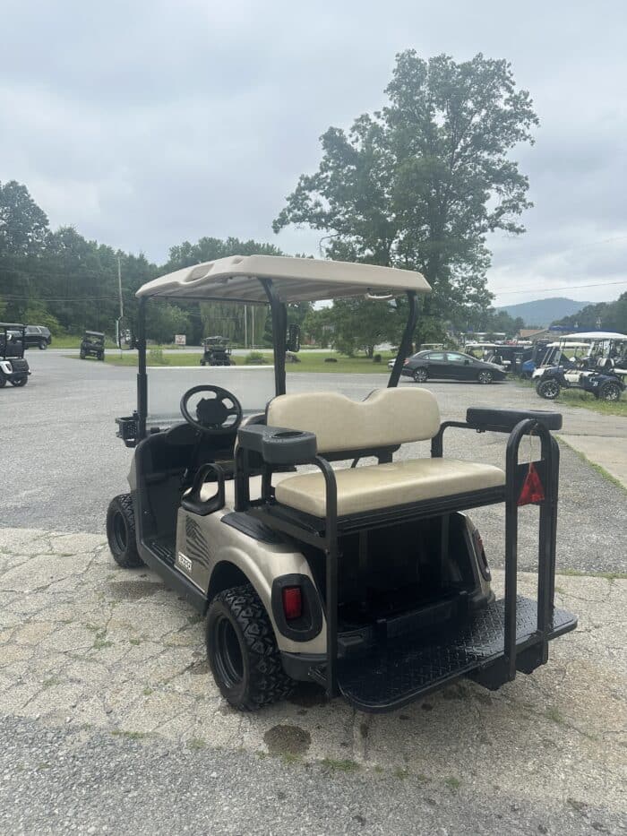 2018 EZ-GO RXV Electric - Gold - Image 3