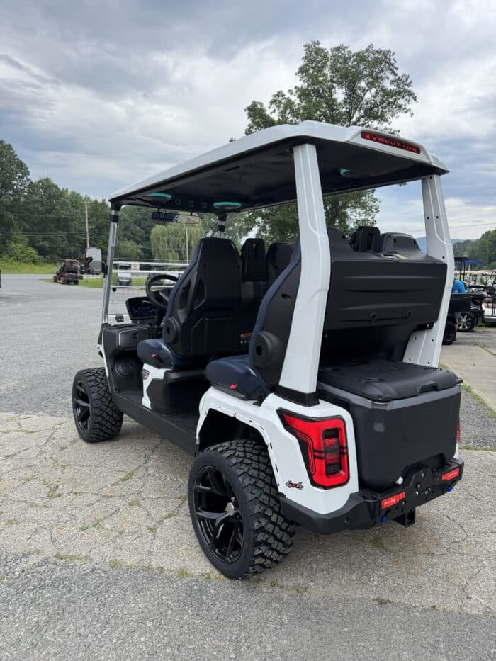 2025 Evolution D-MAX XT4 - Mineral White - Image 3