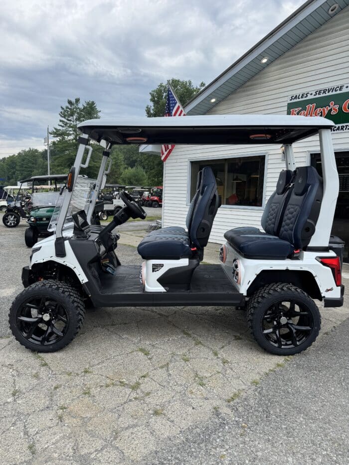 2025 Evolution D-MAX XT4 - Mineral White - Image 2